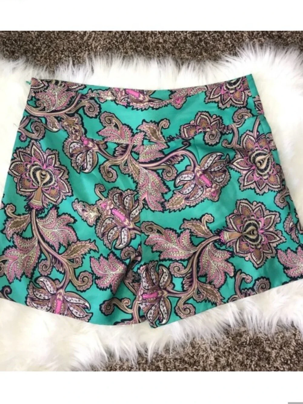 LOFT Turquoise Green Silk Dress Shorts Paisley Cuffed Pleats Ann Taylor 8 Medium
